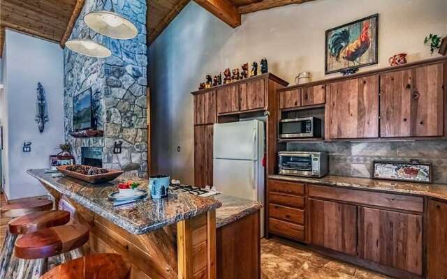 Cozy Knotty and Nice - Four Bedroom Cabin