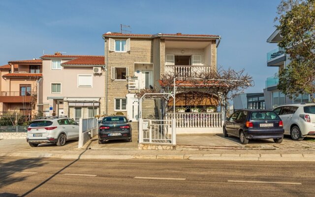 Deluxe Apartment Sandra 1200m From Beach