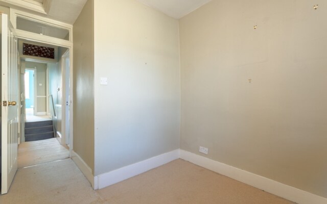 3 Bedroom Family Home in Shepherds Bush
