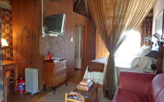 TreeTops & Treats Guest House