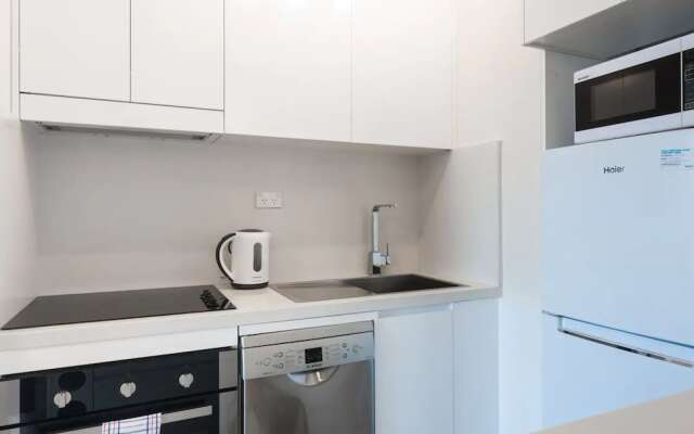 New Modern Apartment in Central Location