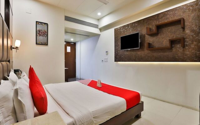 OYO 13253 The Grand Vinayak Hotel