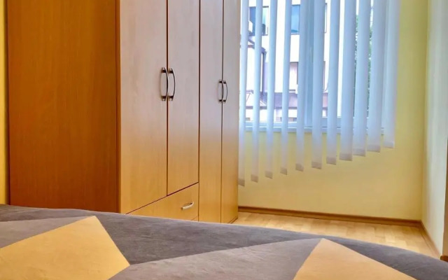 Sunny Central Apartment with TV & Wi-Fi