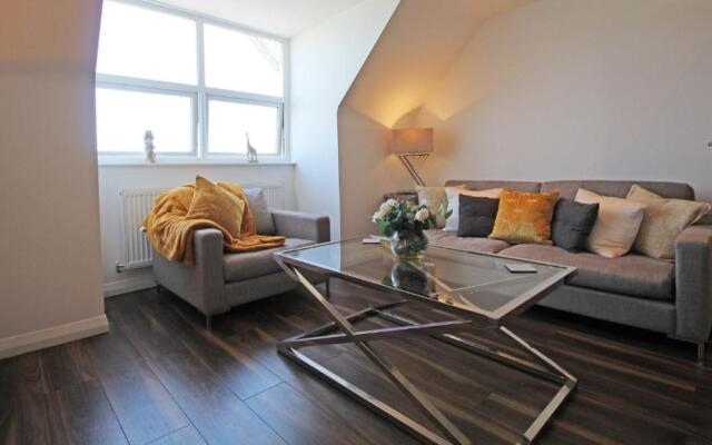 Sea front luxury apartment with sea views