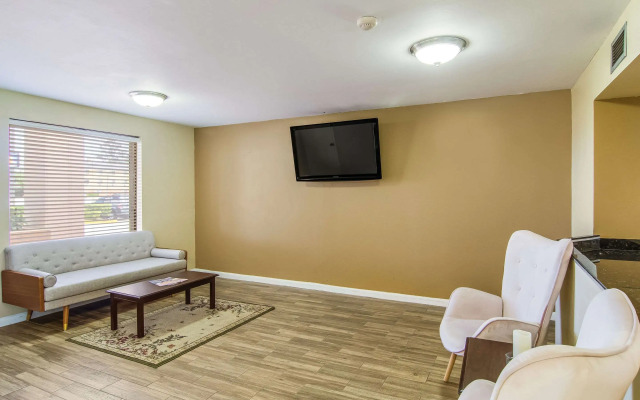 Suburban Studios Hotel Kingsland Near I-95