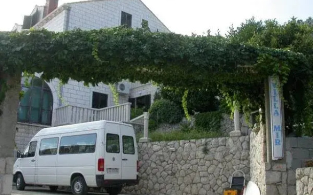 Villa Mir