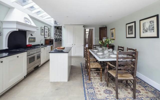 Winchendon Road by Onefinestay