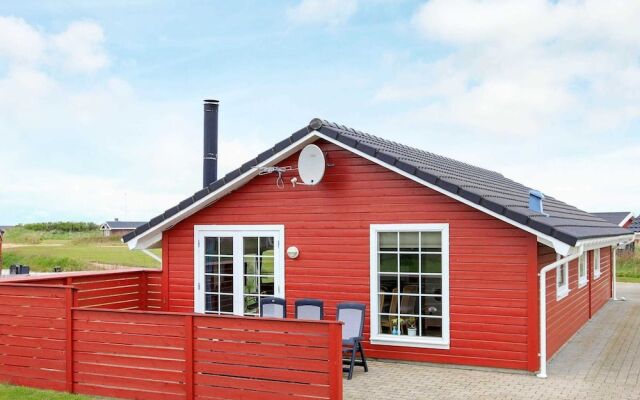 Picturesque Holiday Home in LÃ¸kken near Sea