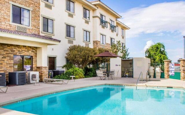 Comfort Inn & Suites Yuma I-8