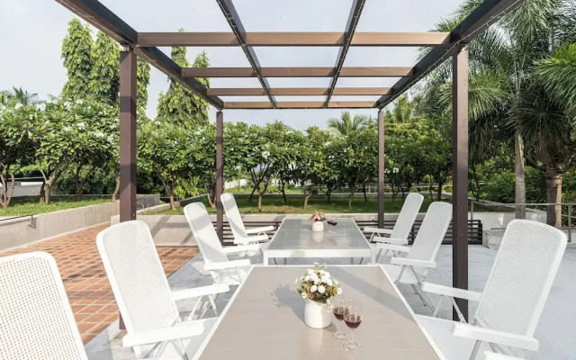 Truliv Villa Seraya