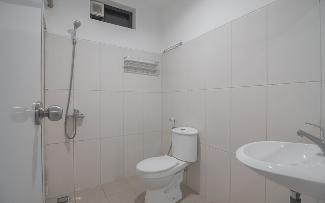 RedDoorz near Living Plaza Balikpapan