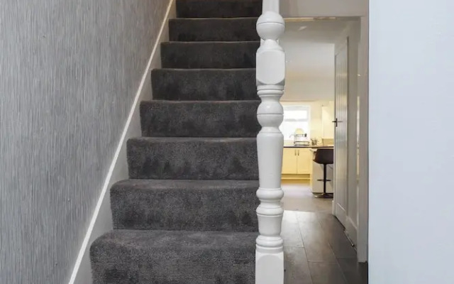 Dartford - 3 Bed House- Sleeps7 - Garden