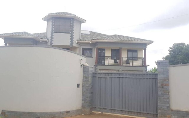 Inviting 9-bed Villa in Kampala