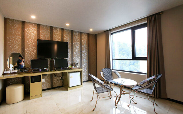 Urban Hotel & Golf