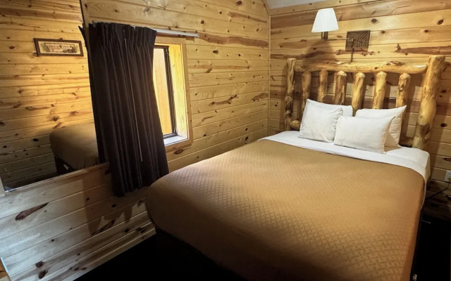 Cabins of Mackinaw