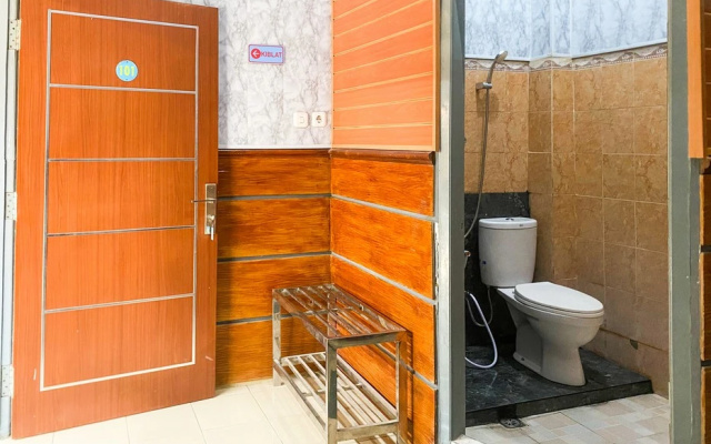 Homestay Jaya Asri Syariah RedPartner near Alun Alun Jombang – Bathroom – Jombang