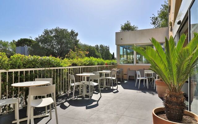 Hôtel, restaurant Kyriad Fréjus