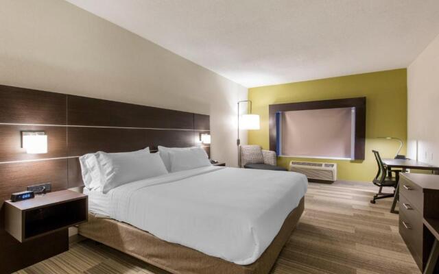 Holiday Inn Express & Suites Chicago West - St Charles, an IHG Hotel