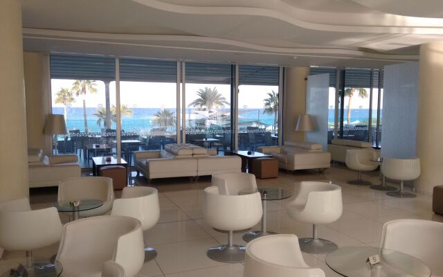 Vrissaki Beach Hotel