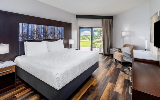 Aiden by Best Western Warm Springs Hotel and Event