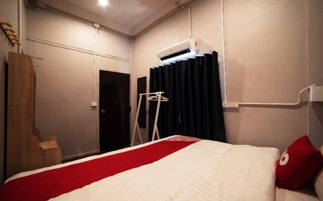 Lemon Siam Hostel by OYO Rooms