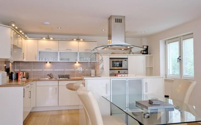 Deluxe and Secure Apartment Close to Aberdeen City Centre