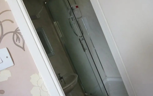 The Queens Arms Hotel