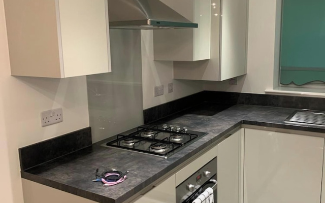 House- Sleeps 6 & Free Parking