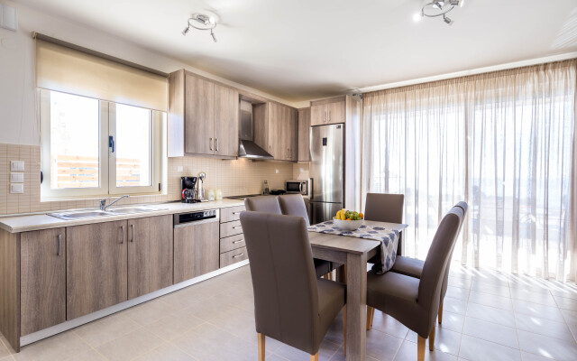 Lux Villa With Private Pool Close to the Beach