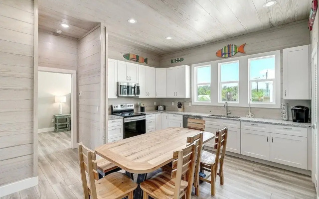 Seven Palms 3 Bedroom Home by RedAwning