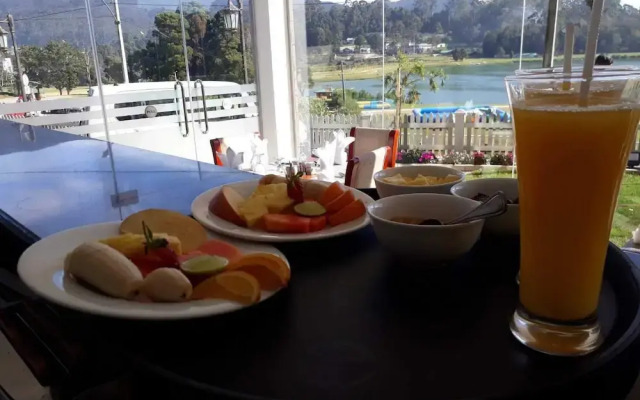 Royal Lake Hotel