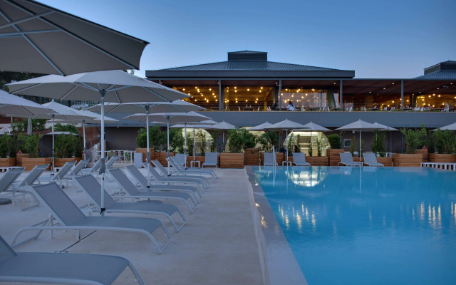 Maistra Select Amarin Resort