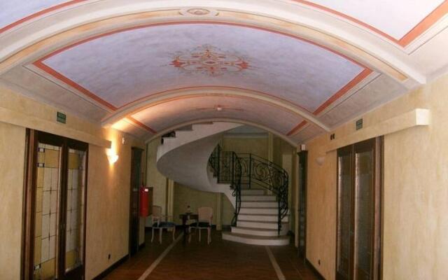 Fabulous Mansion in Nizza Monferrato with Swimming Pool