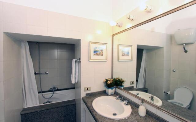 Navona Flat