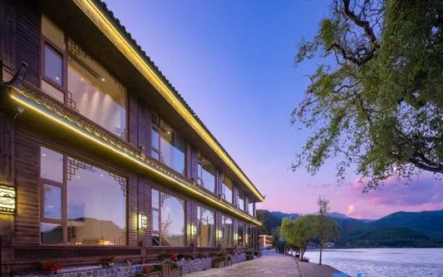 Lugu Lake Scenic Area Shuitian Yishe Loft Lakeview Vacation Apartment – Outside – Lijiang