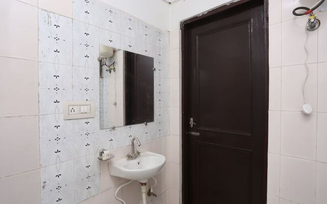 OYO 18669 Shree Palce