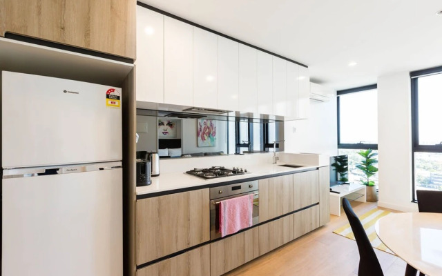Tori, 1BDR Southbank Apartment