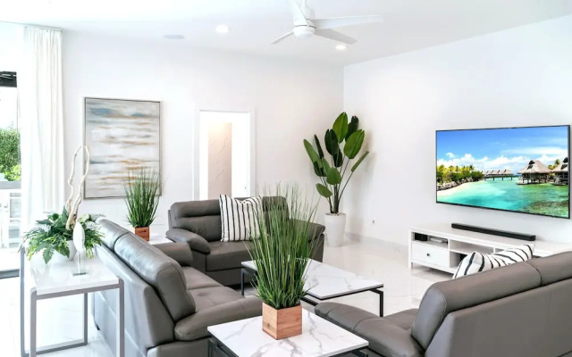 Sun Lux Villas