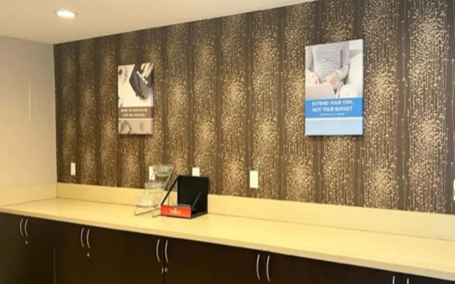 Studio 6 Suites Hinesville, GA