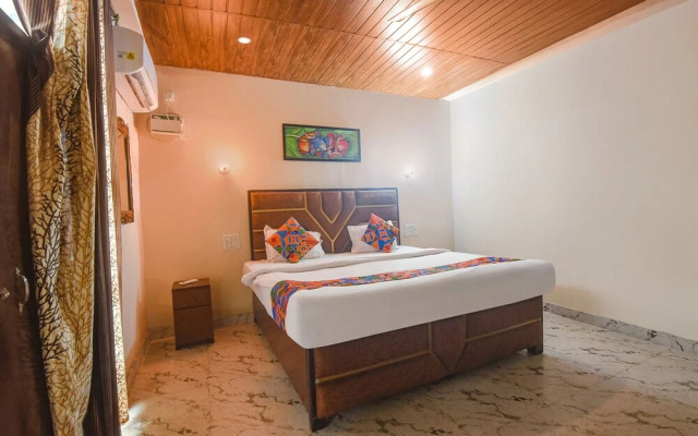 OYO 85326 Corinthia Boutique Rooms
