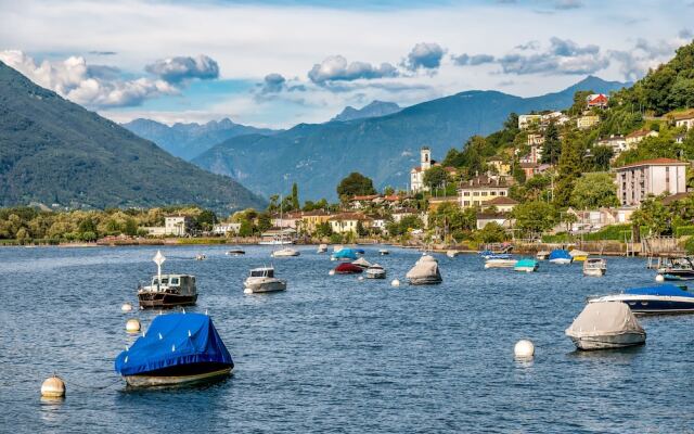 Garden on the Lake 1