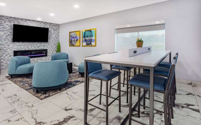 AmericInn by Wyndham Quincy