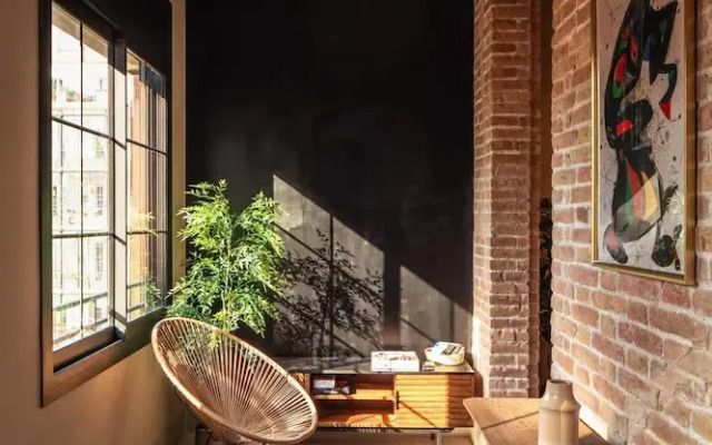 Lovely 6 BR Flat in L Eixample