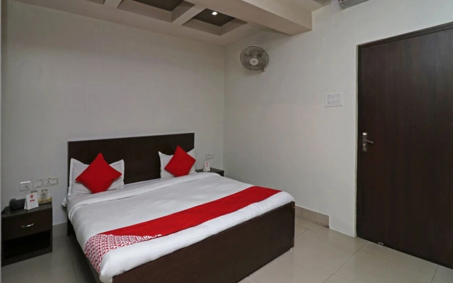Crystal Guest House By OYO Rooms