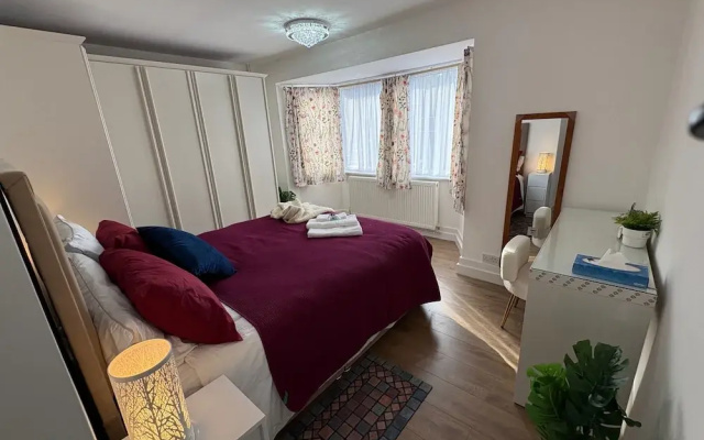 Modern and Spacious 3 Bed Retreat - Bracknell