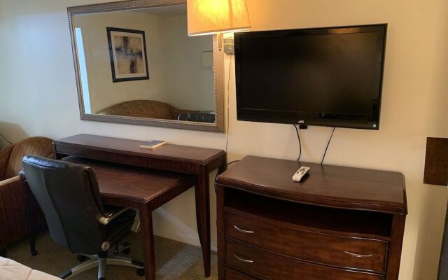 American Inn and Suites