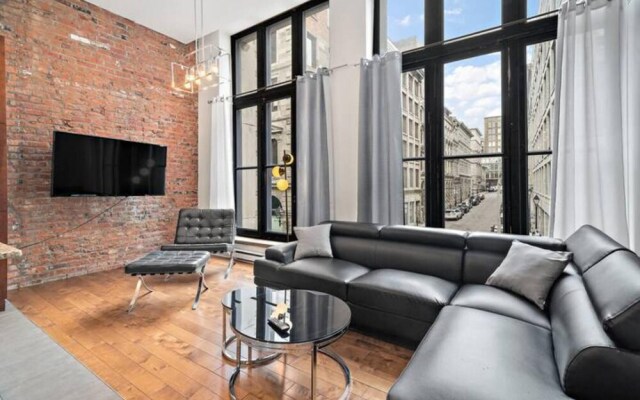 Old Montreal Street View 2BR Loft Hotel