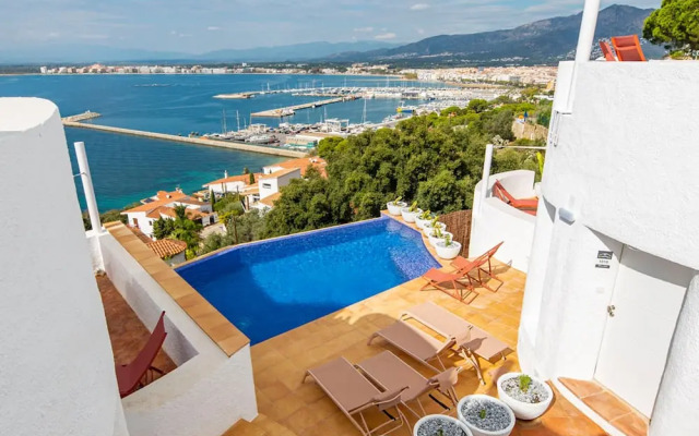 Castell Mar 1012 in Roses