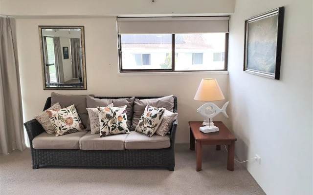 Burleigh Esplanade Beachfront Apartments