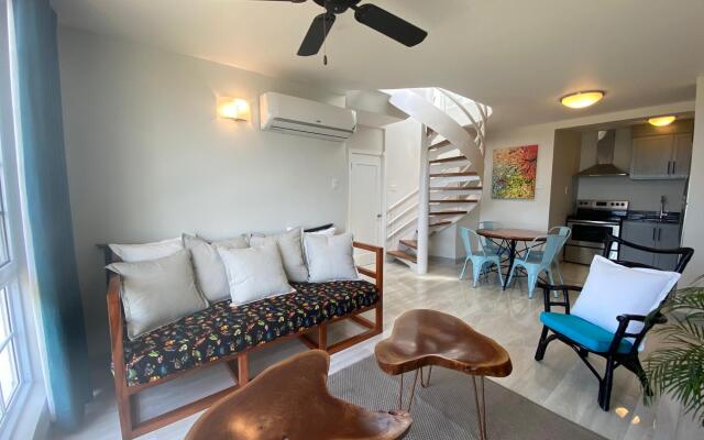 HOSPITALITYEXPERT 2BR Penthouse, MoBay, Sleeps 5 - Beach, Pool & Private Chef